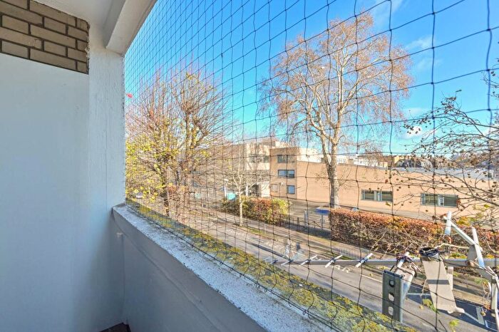 3 Bedroom Maisonette To Rent In Pelican Estate, Peckham, London, SE15