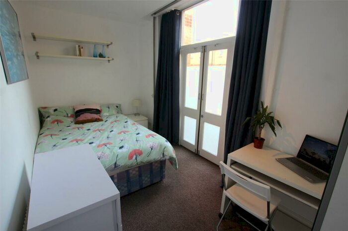 1 Bedroom Property To Rent In Grove Street, London, SE8