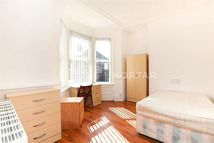 3 Bedroom Flat To Rent In Dinsdale Road, Sandyford, Newcastle Upon Tyne, NE2