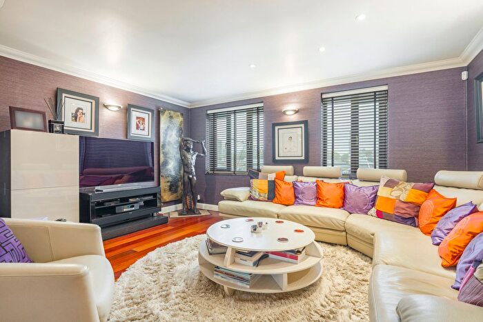 2 Bedroom Flat For Sale In Discovery Walk, Wapping, E1W