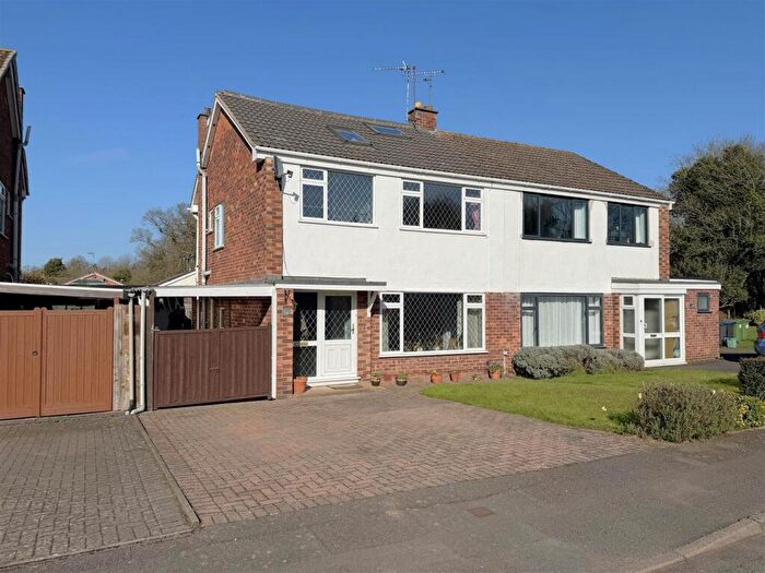 5 Bedroom Semi Detached House For Sale In Leyfields Crescent, Warwick, CV34
