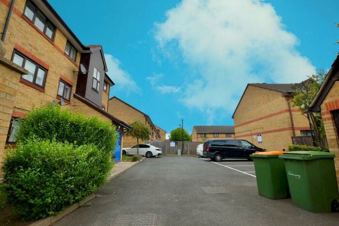 1 Bedroom Flat To Rent In Falmouth Street, E15