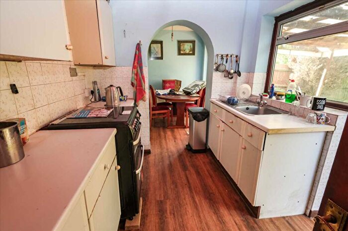 5 Bedroom End Of Terrace House For Sale In Warner Close, Cippenham, SL1