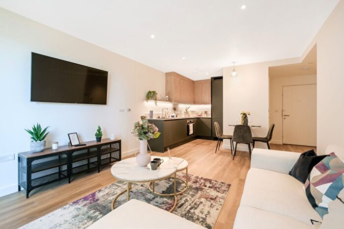 1 Bedroom Flat For Sale In Heybourne Park, London, NW9