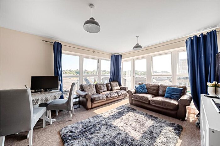 2 Bedroom Flat For Sale In Portland Place, Greenhithe, Kent, DA9
