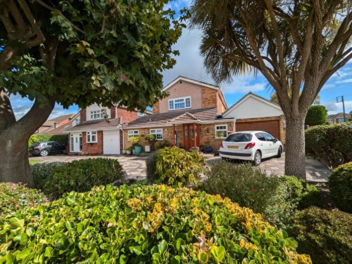 4 Bedroom Detached House For Sale In Kenneth Road, Thundersley, Essex, SS7