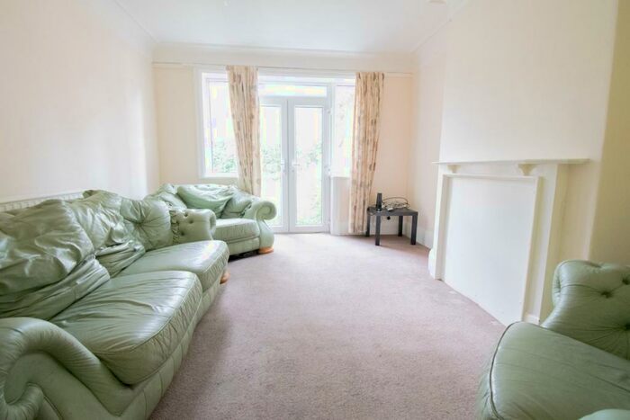 4 Bedroom Semi-Detached House To Rent In Grosvenor Road, Jesmond, Newcastle Upon Tyne, NE2