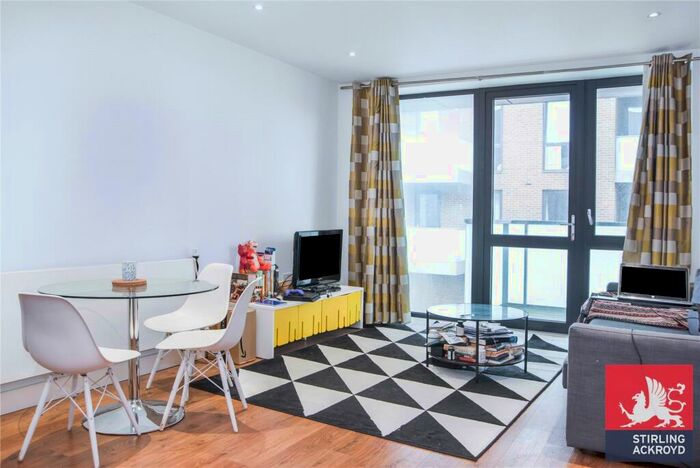 2 Bedroom Apartment To Rent In New Village Avenue, London, E14