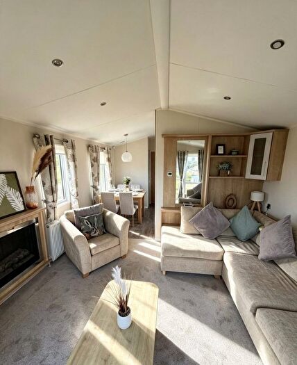 3 Bedroom Park Home For Sale In Holms Farm Road, Dalrymple, Ayr, KA6
