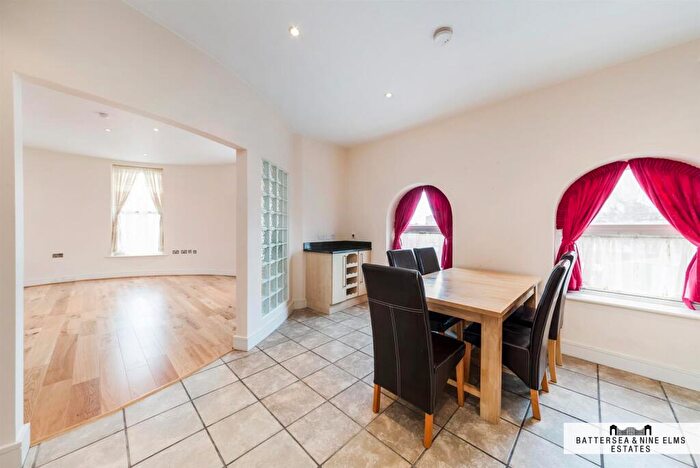 2 Bedroom Apartment For Sale In Bridge Theatre Apartments, Battersea Bridge Road, SW11