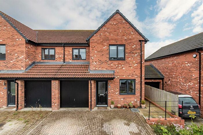 3 Bedroom Semi-Detached House For Sale In Glen Drive, Dinnington, Newcastle Upon Tyne, NE13