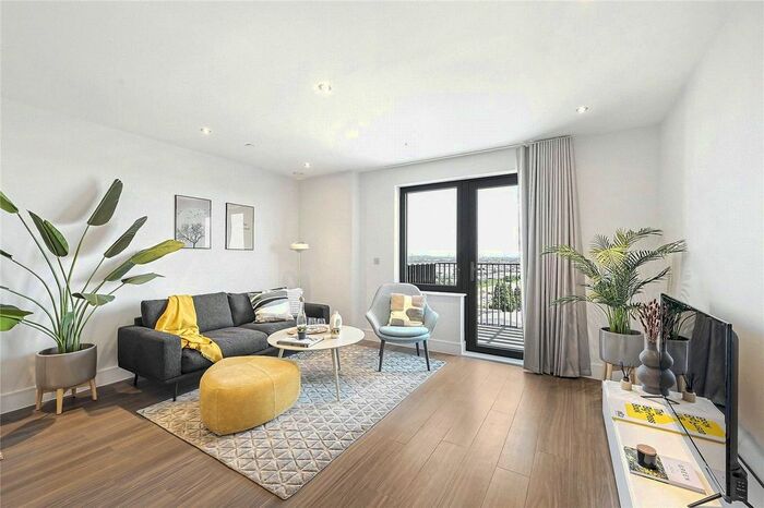 3 Bedroom Flat To Rent In Uncle Southall, Merrick Road, Southall, Middlesex, UB2