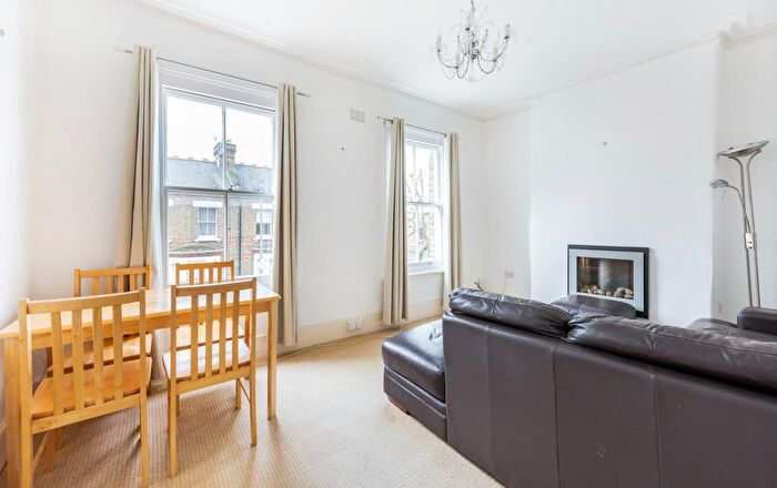 1 Bedroom Flat For Sale In Grayshott Road, SW11