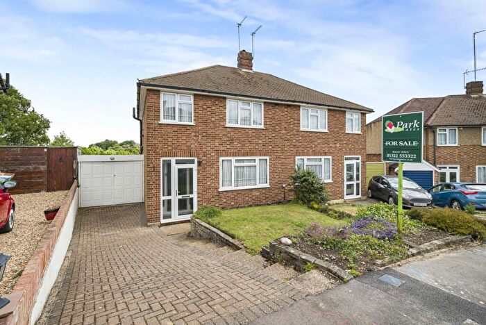 3 Bedroom House For Sale In South View Close, Bexley, DA5