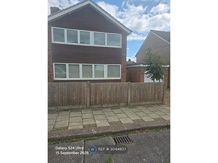 3 Bedroom Detached House To Rent In The Avenue, Gainsborough, DN21