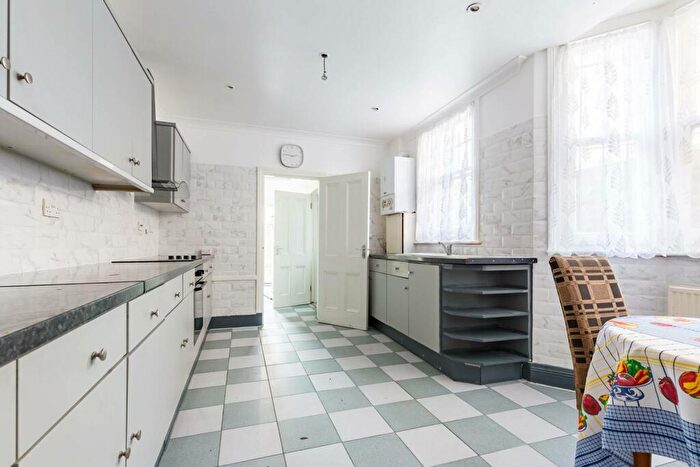 5 Bedroom Terraced House To Rent In Steele Road, Stratford, London, E11