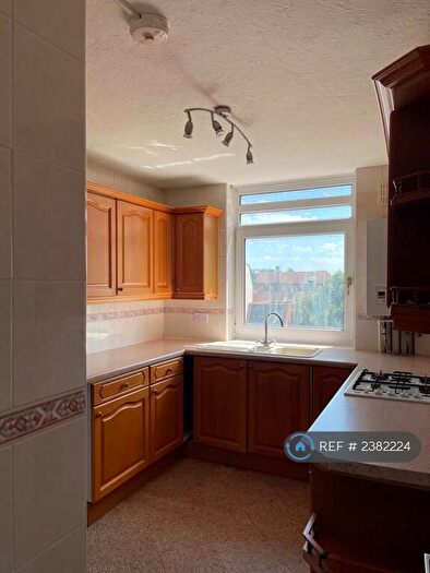 2 Bedroom Flat To Rent In Valebrook, Ilford, IG1