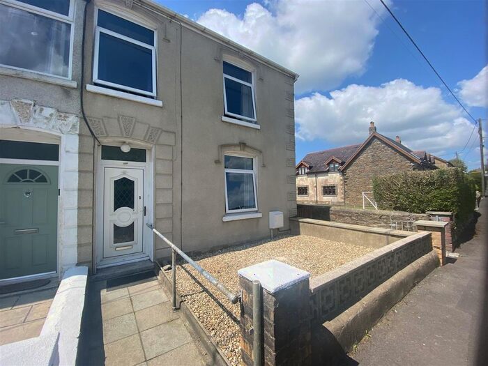 3 Bedroom Semi-Detached House To Rent In Heol Y Banc, Bancffosfelen, Llanelli, SA15