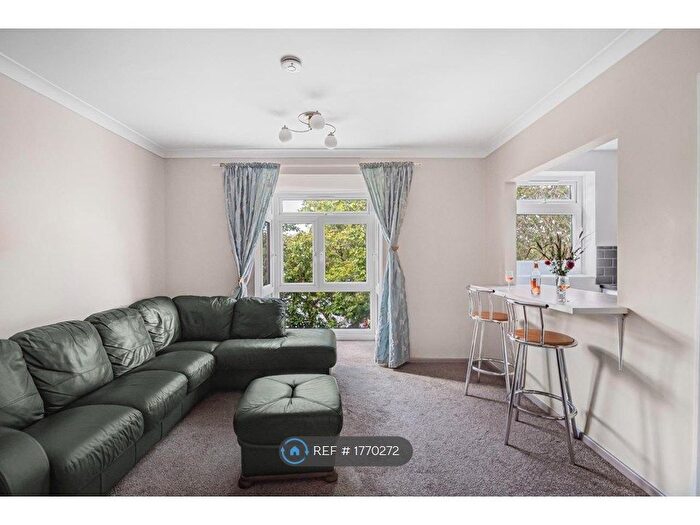 1 Bedroom Flat To Rent In Dulwich Wood Avenue, London, SE19