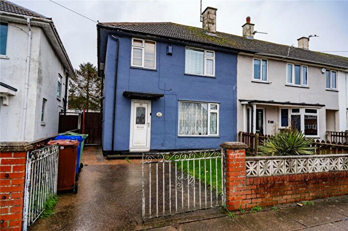 3 Bedroom End Of Terrace House For Sale In Winchester Avenue, Grimsby, Lincolnshire, DN33