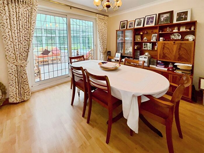 4 Bedroom Detached House For Sale In Grove Vale Avenue, Birmingham, B43