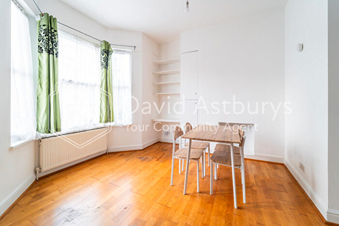 2 Bedroom Flat To Rent In Mayes Road, Wood Green, London, N22