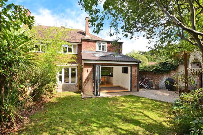 2 Bedroom Maisonette For Sale In Linden Close, Thames Ditton, KT7