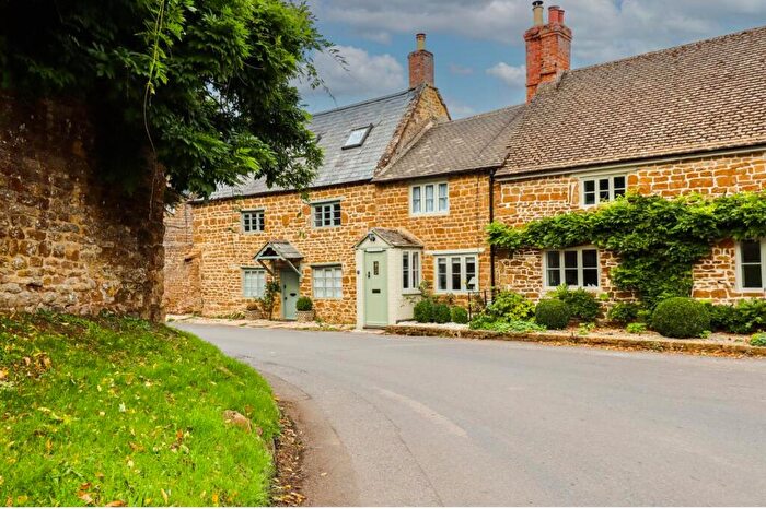 2 Bedroom House To Rent In East End, Swerford, OX7