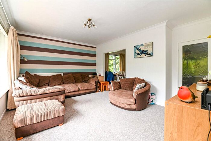 2 Bedroom Apartment For Sale In Violet Lane, New Milton, Hampshire, BH25