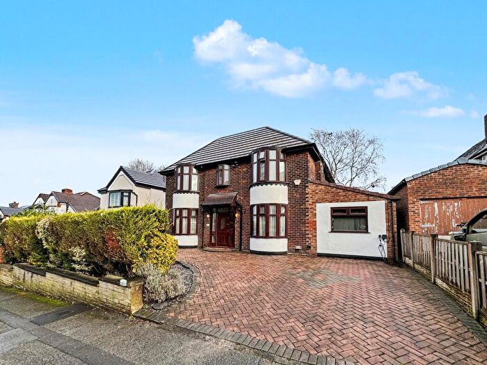 5 Bedroom Detached House For Sale In Edenfield Road, Prestwich, M25