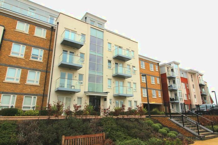 2 Bedroom Apartment To Rent In Heron Way, Maidenhead, SL6