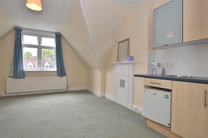 1 Bedroom Apartment To Rent In Somers Road, Reigate, Surrey, RH2