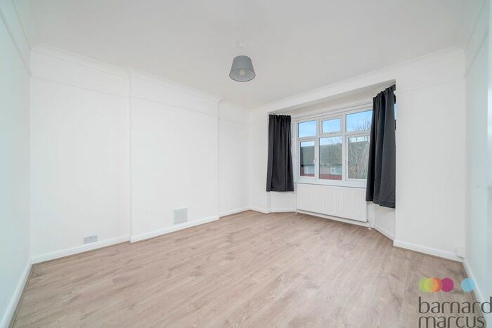2 Bedroom Flat To Rent In Porch Way, London, N20