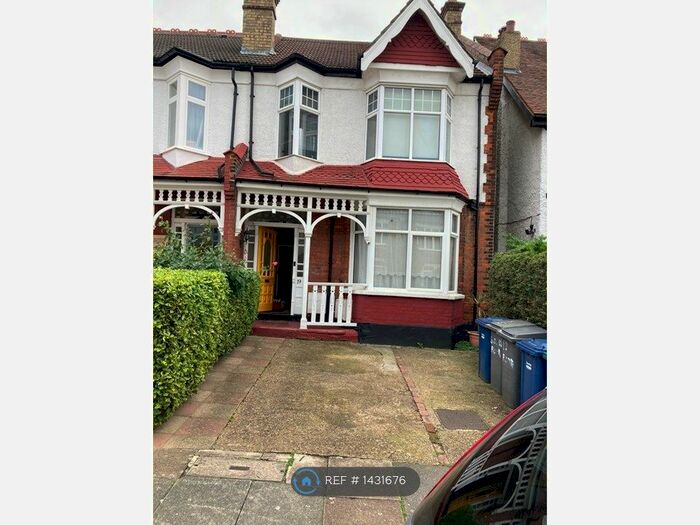 2 Bedroom Flat To Rent In Finchley, London, N12