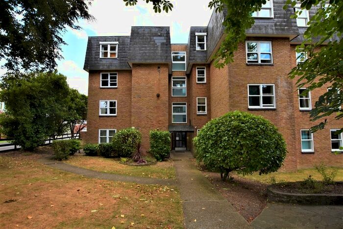 2 Bedroom Flat To Rent In Lee Park, London, SE3