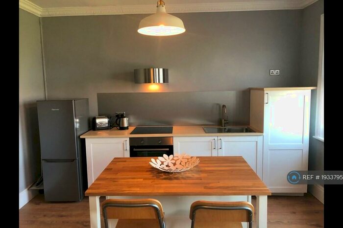 2 Bedroom Flat To Rent In Adrian Square, Westgate On Sea, CT8