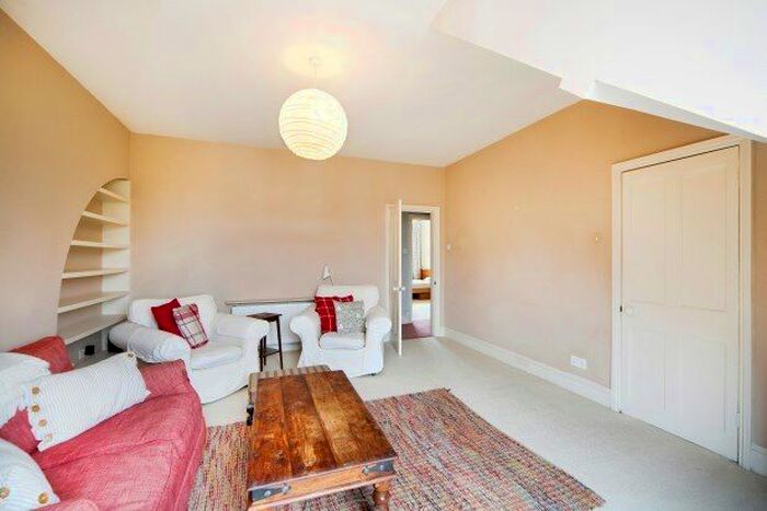 2 Bedroom Flat To Rent In Wexford Road, London, SW12