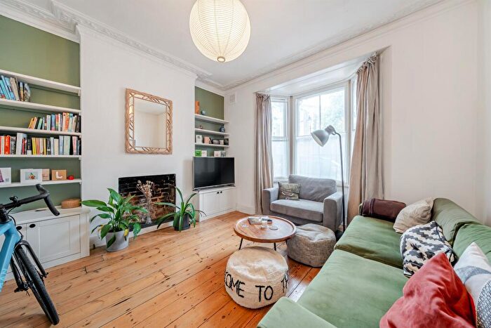 2 Bedroom Flat For Sale In Grosvenor Park, London, SE5