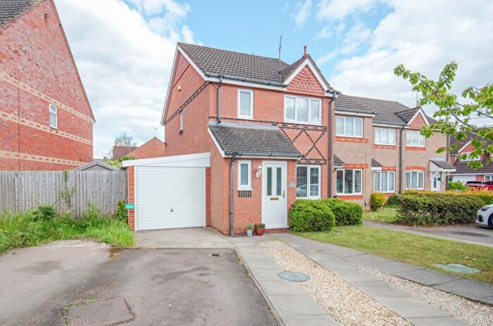3 Bedroom End Of Terrace House For Sale In Kinman Way, Waterside, Rugby, CV21