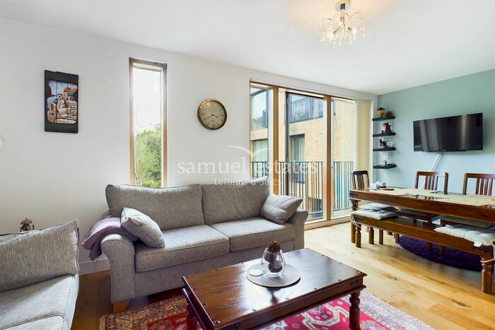 2 Bedroom Flat To Rent In Bennets Courtyard, Colliers Wood, SW19