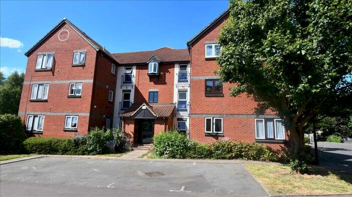 1 Bedroom Flat To Rent In Swaythling Close, London, N18