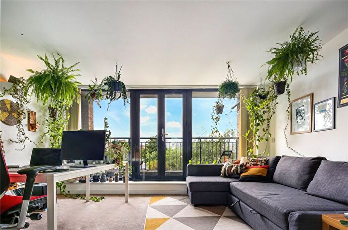 1 Bedroom Flat To Rent In Brooksby's Walk, London, E9