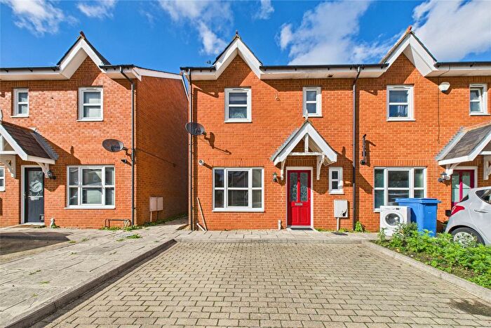 3 Bedroom End Of Terrace House To Rent In Hawthorn Court, Farnborough, Hampshire, GU14