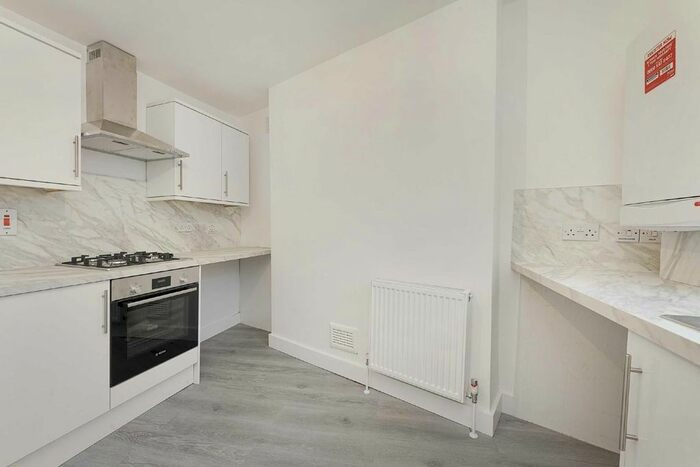 1 Bedroom Flat To Rent In Clapham High Street, London, SW4