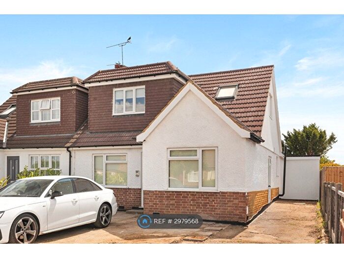 Studio To Rent In New Haw, Addlestone, KT15
