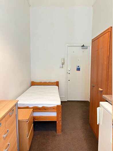 Studio To Rent In Leinster Gardens, London, W2