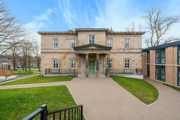 3 Bedroom Flat For Sale In Rose Court, Victoria Gardens, Leeds, LS6