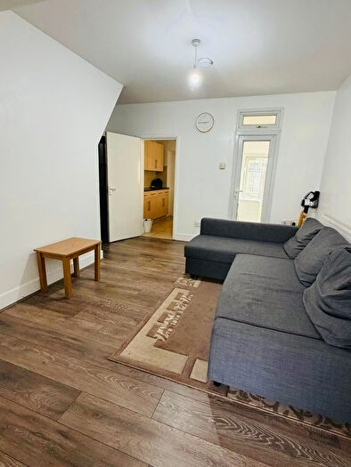 1 Bedroom Flat To Rent In Skeltons Lane, Leyton, E10