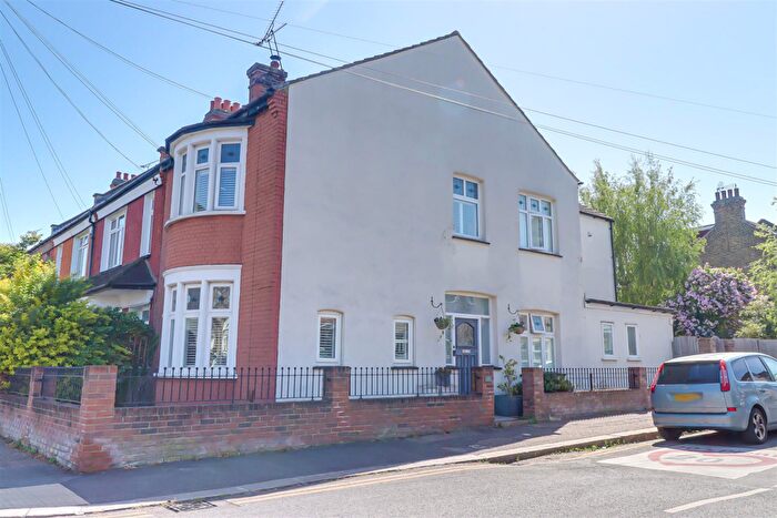 2 Bedroom Flat For Sale In Glendale Gardens, Leigh-On-Sea, SS9