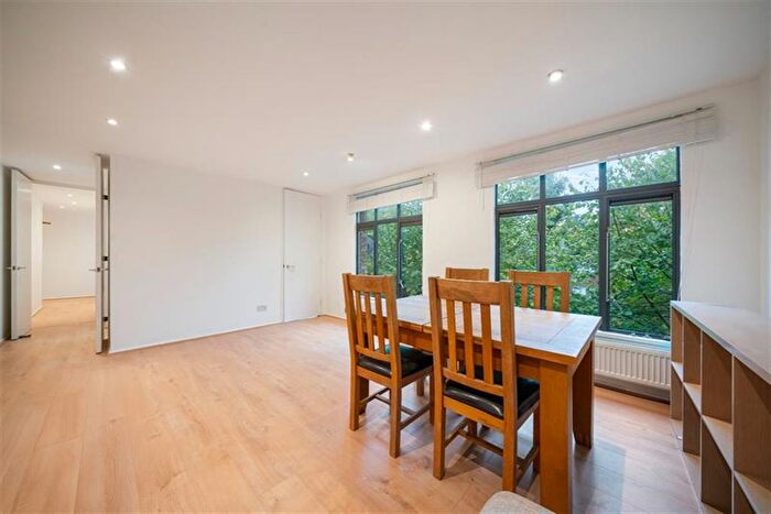 2 Bedroom Flat To Rent In Grafton Road, Kentish Town, NW5